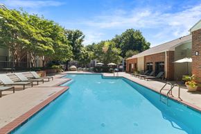 Fairfax apartment for rent - the swimming pool at our apartments