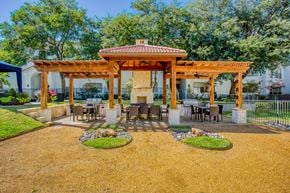 Dallas apartment for rent - Grilling area by the pool