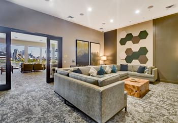 E-lounge café - a quiet work from home space