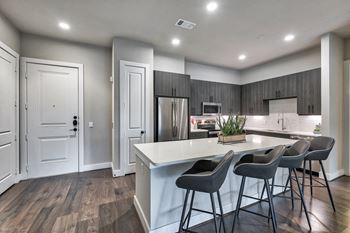 Kitchen with breakfast bar