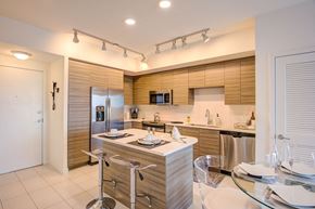 Pembroke Pines apartment for rent - Chef Inspired Kitchens with Breakfast Bar at Windsor at Pembroke Gardens, Pembroke Pines