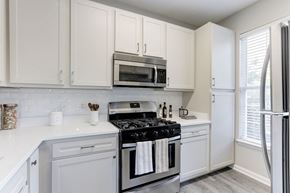 Herndon apartment for rent - Stainless Steel Appliances at Windsor Herndon, Herndon