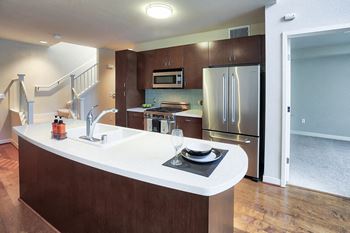 Modelhomes-kitchen islands with quartz countertops