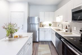 Aurora apartment for rent - Kitchen at Meadow Hills, Aurora, 80014