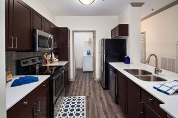 Windsor vinings - luxurious kitchen