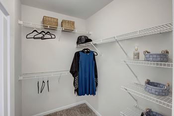 Walk in closet at windsor kingstowne in alexandria va