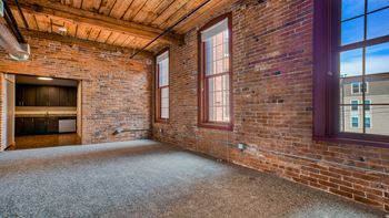 High ceilings, 9' - 14'