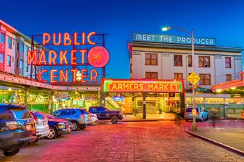 Nearby shopping, dining, and entertainment options await you in downtown ballard, seattle center, and the iconic pike place market