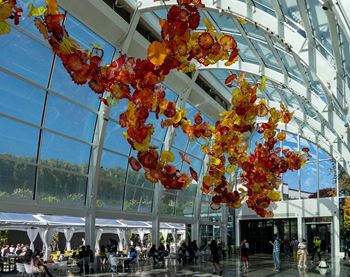 Discover a vibrant mix of entertainment, dining, and shopping just moments away at downtown ballard, south lake union, climate pledge arena and the woodland park zoon