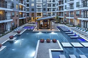 Dallas apartment for rent - Swimming pool with lounge chairs at Windsor Fitzhugh, TX, 75206