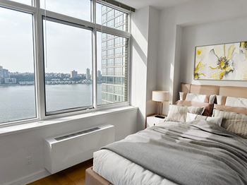 Incredible city and water views*