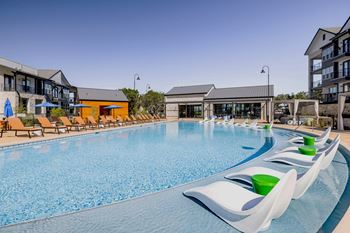 Relaxing pool