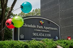 Memphis apartment for rent - A sign for Glendale Park Apartments with balloons tied to it.