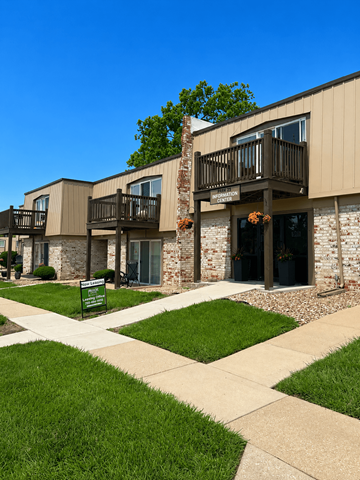 Lawrence townhouse for rent - A sunny day at a residential complex with a clear blue sky.