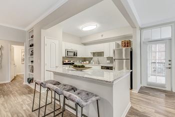 Island / breakfast bar