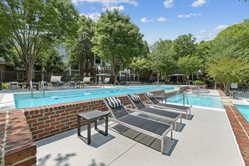 Swimming pool with expansive sundeck