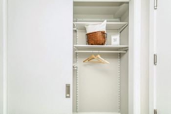 Large closets using fully customized track system