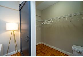 Washington apartment for rent - Spacious Closets