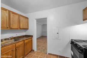 Silver Spring apartment for rent - Kitchen cabinets at Croydon Court Apartments
