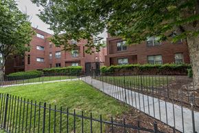 Washington apartment for rent - our apartments have a spacious yard and green grass