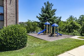 Washington apartment for rent - Franklin Commons park playground