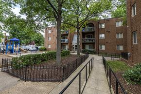 Washington apartment for rent - our apartments are located in a quiet area with a playground and trees