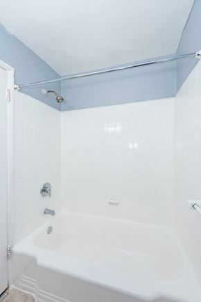Washington apartment for rent - a bathroom with a white bathtub and a blue ceiling