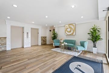 Columbia apartment for rent - A living room with a blue rug and a coffee table.