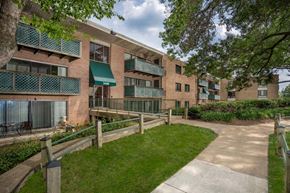 Falls Church apartment for rent - Exterior Landscape at GrandView Apartments, Falls Church, VA