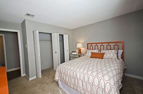 Roswell apartment for rent - Bedroom With Closet at 555 Mansell, Georgia