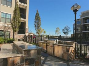 Duluth apartment for rent - Outdoor kitchen with grill stations 1370 Main at Sugarloaf Duluth, GA