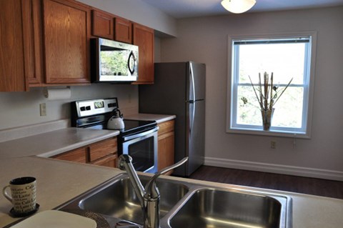 Floor plan for 2 beds, 1 bath, 875 sqft