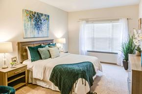 Prattville apartment for rent - a bedroom with a bed and a window at Century HomePlace, Prattville, AL 36066