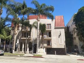 Los Angeles apartment for rent - The Villas on Sycamore front with palm trees in front.