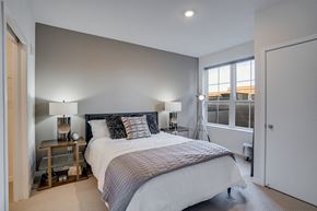 St Paul apartment for rent - Flats bedroom with open windiws