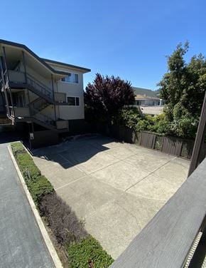San Mateo apartment for rent - a view of the backyard of an apartment building with a driveway