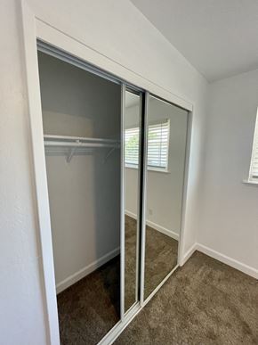 Campbell apartment for rent - an empty bedroom with mirrored closet doors