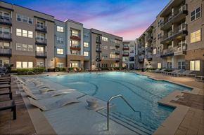 Austin apartment for rent - Twilight Pool at Bridge at Henley, Texas