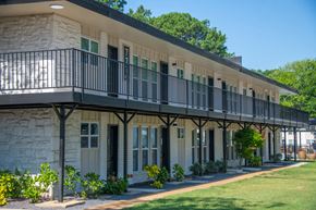 Memphis apartment for rent - Green Lawn at Century Apartments, Tennessee, 38117