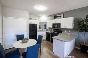 Memphis apartment for rent - A kitchen with a table and chairs. at Park at Forest Hill Apartments, Memphis, TN, 38125