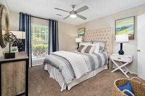 Chattanooga apartment for rent - Bedroom with Large Windows at Signal Mountain in Chattanooga, TN 37405