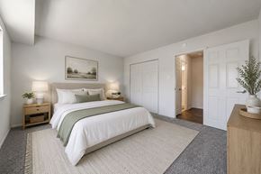 Horsham apartment for rent - A bedroom with a large bed and a painting on the wall.