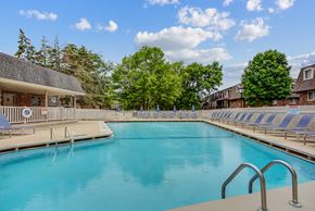 Elgin apartment for rent - the swimming pool at our apartments