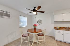 Horsham apartment for rent - A dining room with a table and chairs.