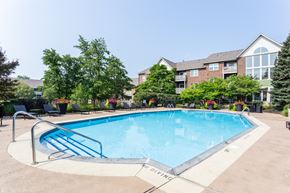 Schaumburg apartment for rent - Swimming pool at The Lakes of Schaumburg Apartment Homes