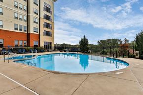 Saint Charles apartment for rent - swimming pool