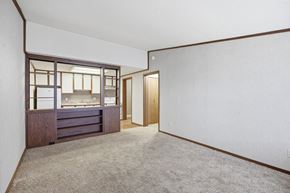 Hilliard apartment for rent - A room with a carpeted floor and a window with blinds.