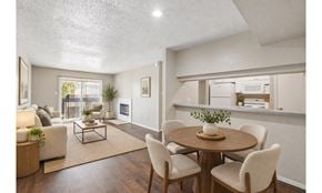 Irving townhouse for rent - A dining room with a round table and chairs.