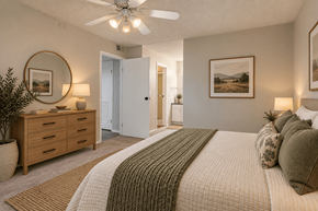 Columbia apartment for rent - A bedroom with a large bed and a ceiling fan.