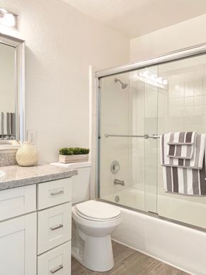 San Jose apartment for rent - Bathroom at Park Avenue Apartments, San Jose